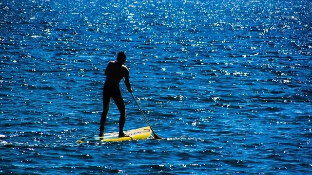 Kom ud at stå på paddleboard på ferien - 2 gode tips